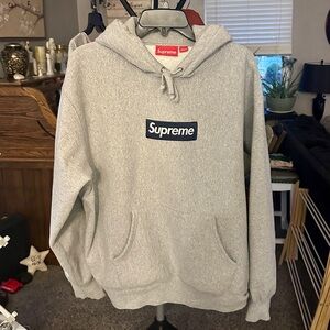 [SOLD] Supreme FW25 Box Logo Hoodie Heather Grey BOGO size medium LIKE NEW!!